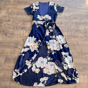 Women’s UnTwine It Medium (fits like a small) lightweight, wrap dress with ties